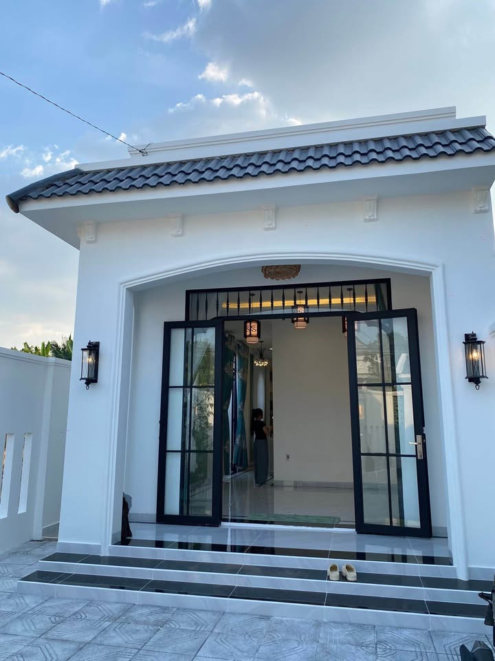 Nhà 5.5m nở hậu 6.35m tại Long Đại, 200m² giá 2.35 tỷ - Sẵn sàng vào ở ngay!