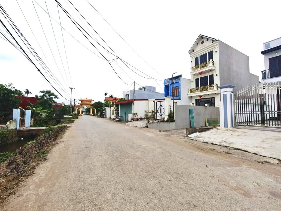 Đất thổ cư mặt đường xã Kiến Quốc 200m² giá 2 tỷ - Đầu tư sinh lời ngay!