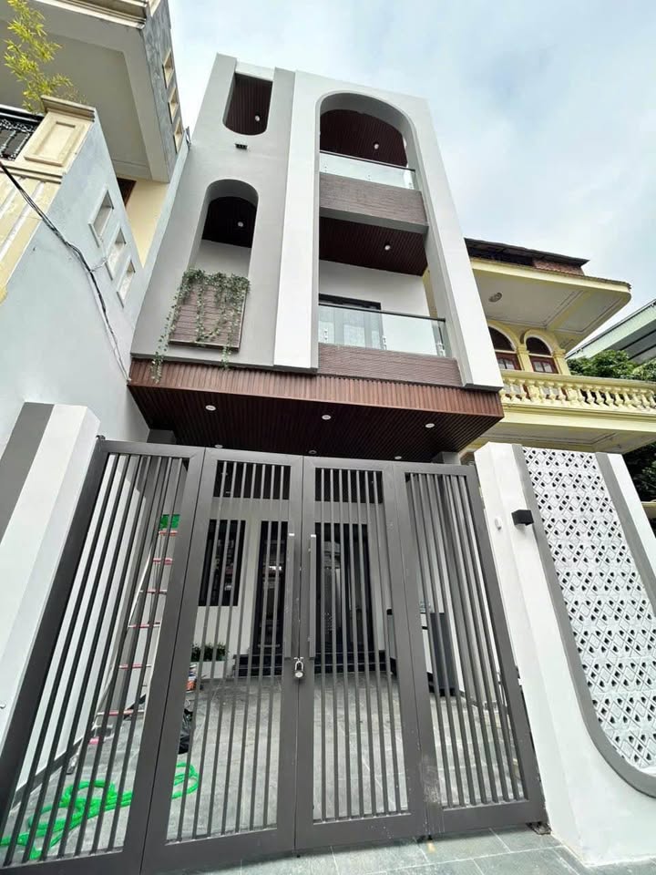 Bán nhà mặt đường Tuyến 2, Phường Dư Hàng Kênh, 100m² giá 9 tỷ - Cơ hội đầu tư tuyệt vời!