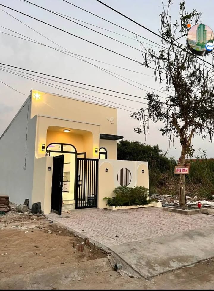 Nhà mới xây tại KDC Đông Phú, Cần Thơ 100m² giá 1.79 tỷ - Dọn vào ở ngay!