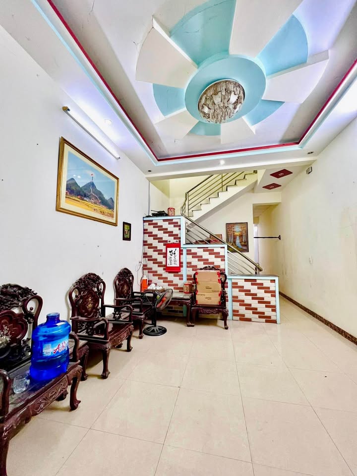 Nhà phố Minh Khai 85m² giá 3 tỷ - Khu vực an ninh tốt, đông dân cư!