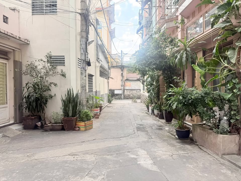 Nhà phố Phú Nhuận 30m² giá 2.3 tỷ - Sở hữu ngay vị trí đắc địa!