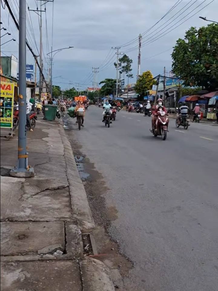 Bán gấp FrontHouse mặt tiền Phạm Hùng, 459m² giá 7.6 tỷ - Cơ hội đầu tư tuyệt vời!