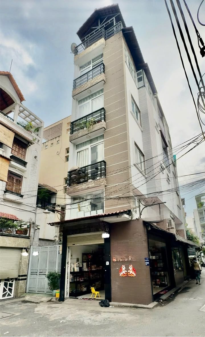 Căn hộ dịch vụ mặt tiền hẻm Hoàng Hoa Thám, Quận Phú Nhuận 45m² giá 11 tỷ - Kinh doanh sầm uất!