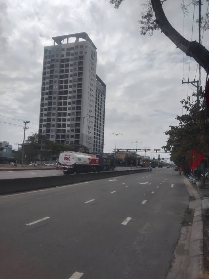 FrontHouse mặt tiền Ngô Quyền 120m² giá 8.45 tỷ - Vị trí đắc địa gần sông và biển!