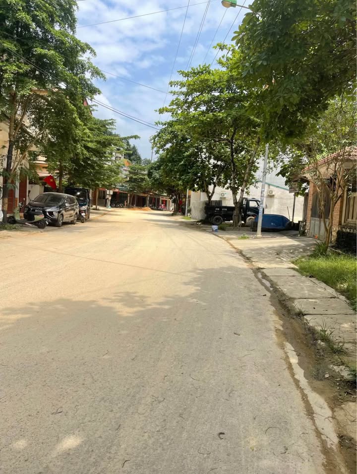 Đất hai mặt tiền đường Cao Thắng, Yên Bái 100m² giá 2 tỷ - Đầu tư sinh lời ngay!