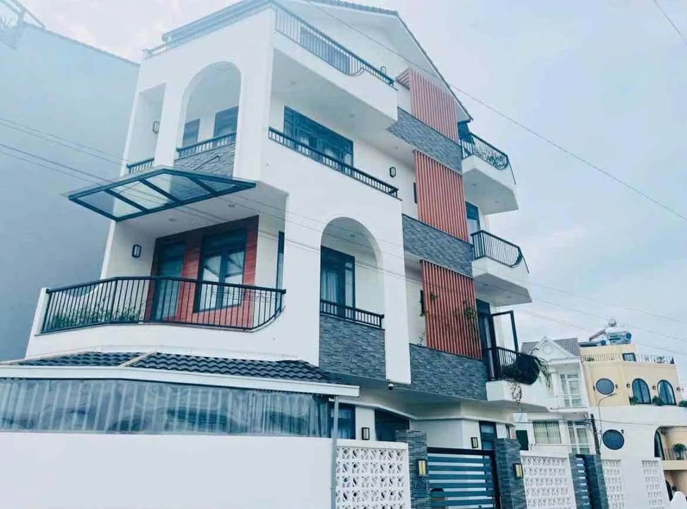Nhà đẹp Đà Lạt 99m² giá 9.9 tỷ - Đầu tư sinh lời nhanh chóng!