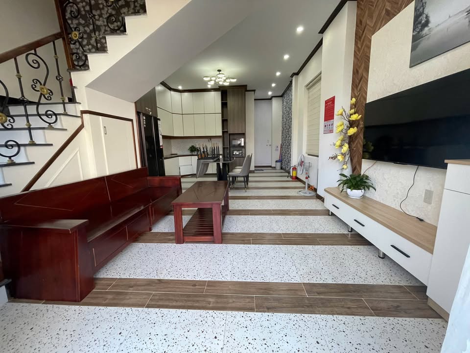 Nhà đẹp Phường 2 Đà Lạt 240m² giá 6.7 tỷ - Sẵn sàng vào ở!