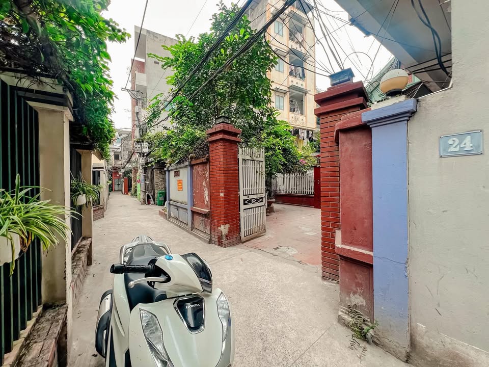 Đất Cổ Nhuế 32m² giá 6.4 tỷ - Mặt tiền rộng, đầu tư sinh lời!