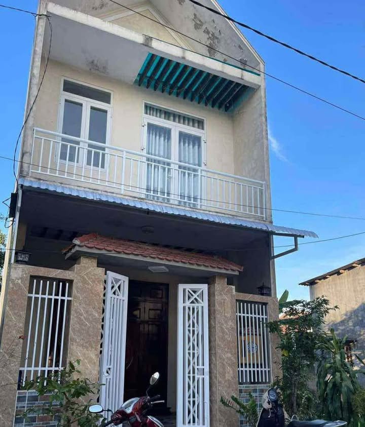 Nhà 2 Tầng Hoàng Quốc Việt 82.2m² giá 3.5 tỷ - Chính chủ cần bán gấp!