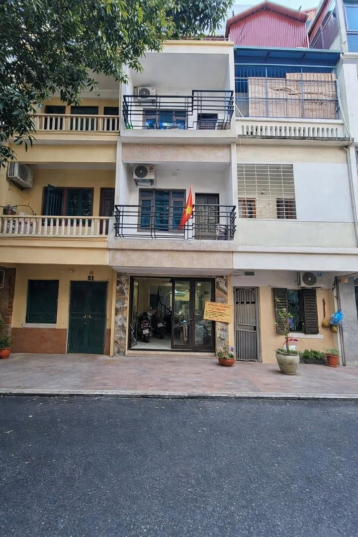 Nhà riêng Hoàng Quốc Việt, Nghĩa Đô, 45m² giá 18 tỷ - Đầu tư sinh lời cao!