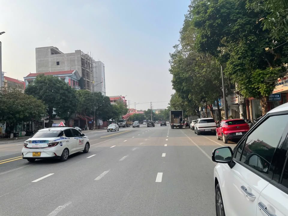 Nhà mặt đường Huyền Quang Bắc Ninh 99m² giá 23 tỷ - Kinh doanh sầm uất!