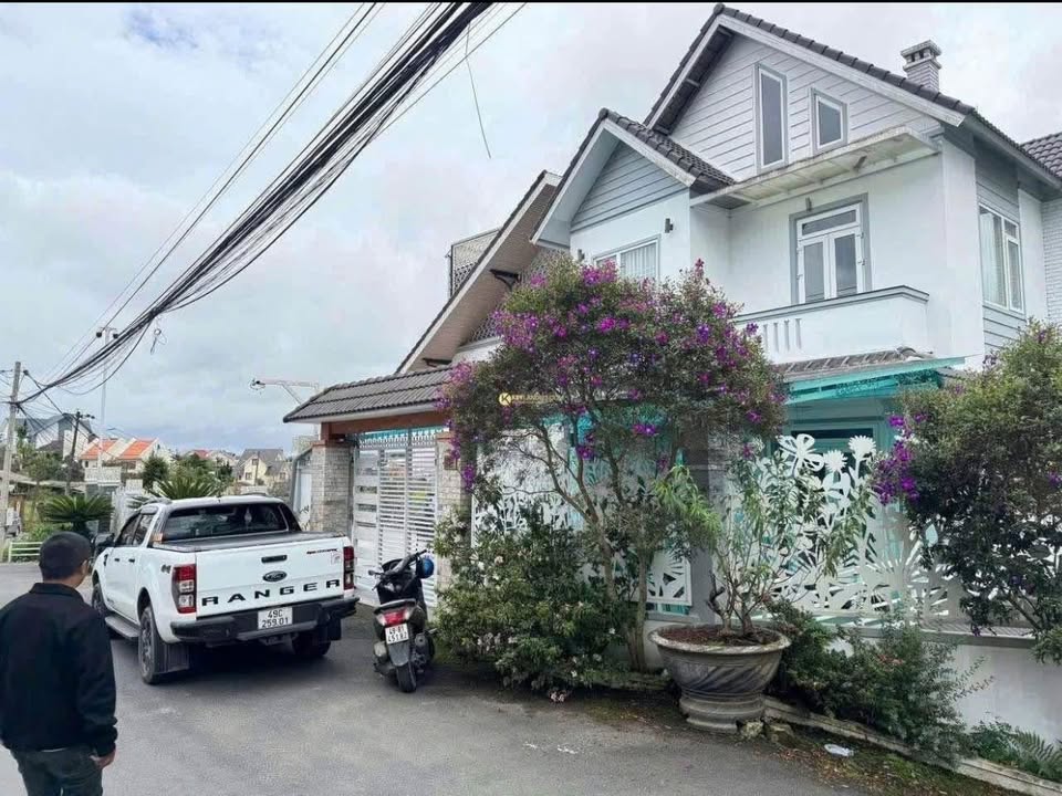 Vila nghỉ dưỡng 2 mặt tiền đường lớn tại Đà Lạt 306m² giá chỉ 20 tỷ - Cơ hội vàng cho nhà đầu tư!