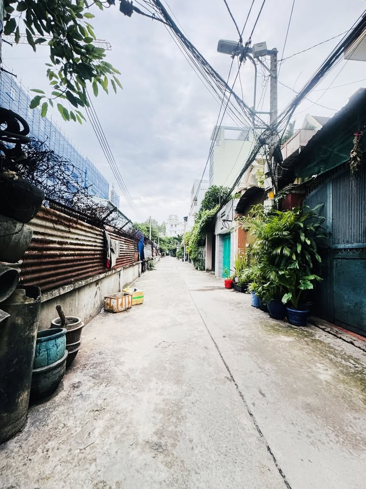 Nhà 2 tầng Thành Thái Q.10, 28m² giá 4 tỷ - Sổ đỏ đẹp, giao nhà ngay!