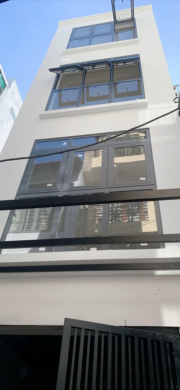 Nhà 4 tầng mới xây đường Nam Kỳ Khởi Nghĩa, Quận 3, 34m² giá 7 tỷ - Nội thất cao cấp tặng kèm!