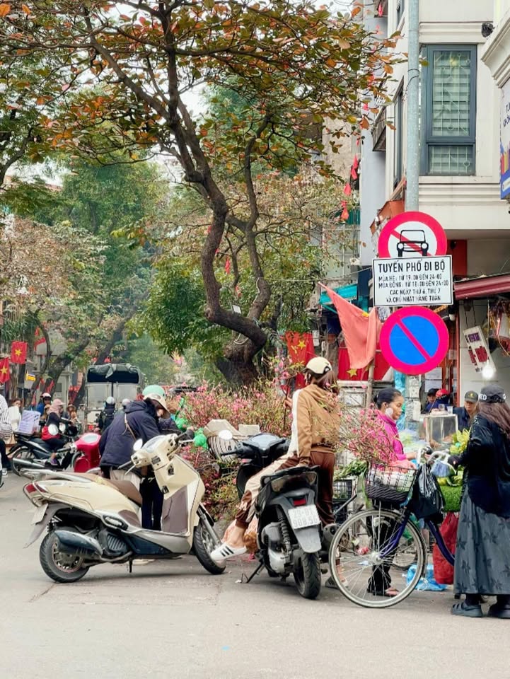 Cho thuê FrontHouse Phố Cổ Hàng Chiếu 4 tầng - Đầu tư sinh lời ngay!