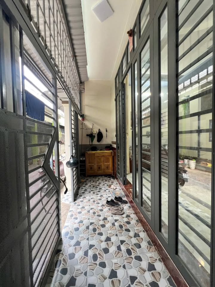 Nhà lầu 2 tầng Hẻm 120 Hoàng Quốc Việt 50m² giá 2.48 tỷ - Thiết kế hiện đại, sẵn sàng vào ở!