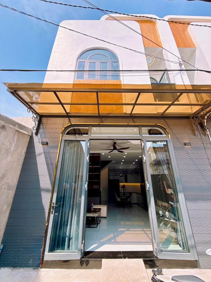 Nhà trệt lầu mới xây 50m² giá 2.89 tỷ - Đối diện ĐH Công Nghệ!