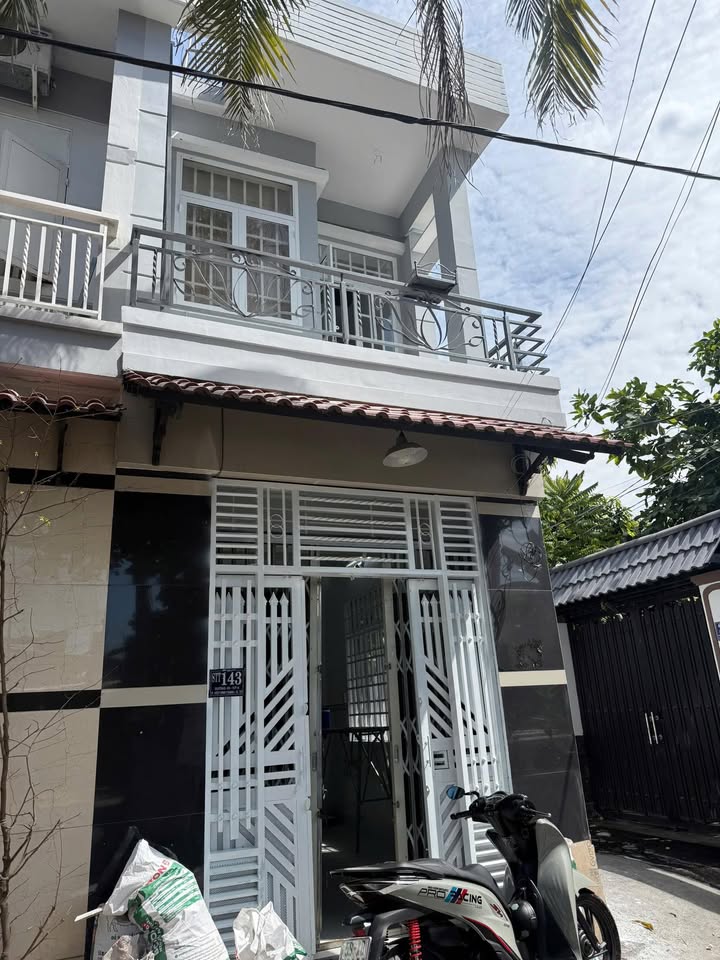 Nhà góc hẻm xe hơi Thủ Đức 42m² giá 2.35 tỷ - Bàn giao nhà mới sơn sửa