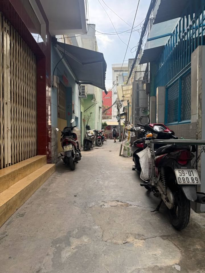 Nhà cũ tiện xây mới đường Nguyễn Tri Phương Q.10 40m² giá 5.7 tỷ - Đầu tư sinh lời!