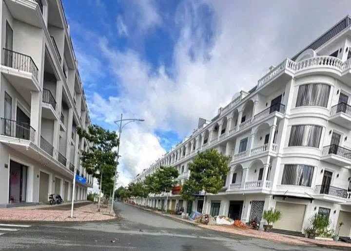 Nhà thô 1 trệt 3 lầu Phường 1, TP. Vĩnh Long 108m² giá 4.9 tỷ - Cơ hội đầu tư tuyệt vời!