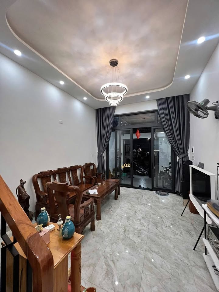 Nhà 3 tầng tại Hoa Lư 81m² giá 4 tỷ - Sổ đỏ chính chủ, sang tên nhanh chóng!