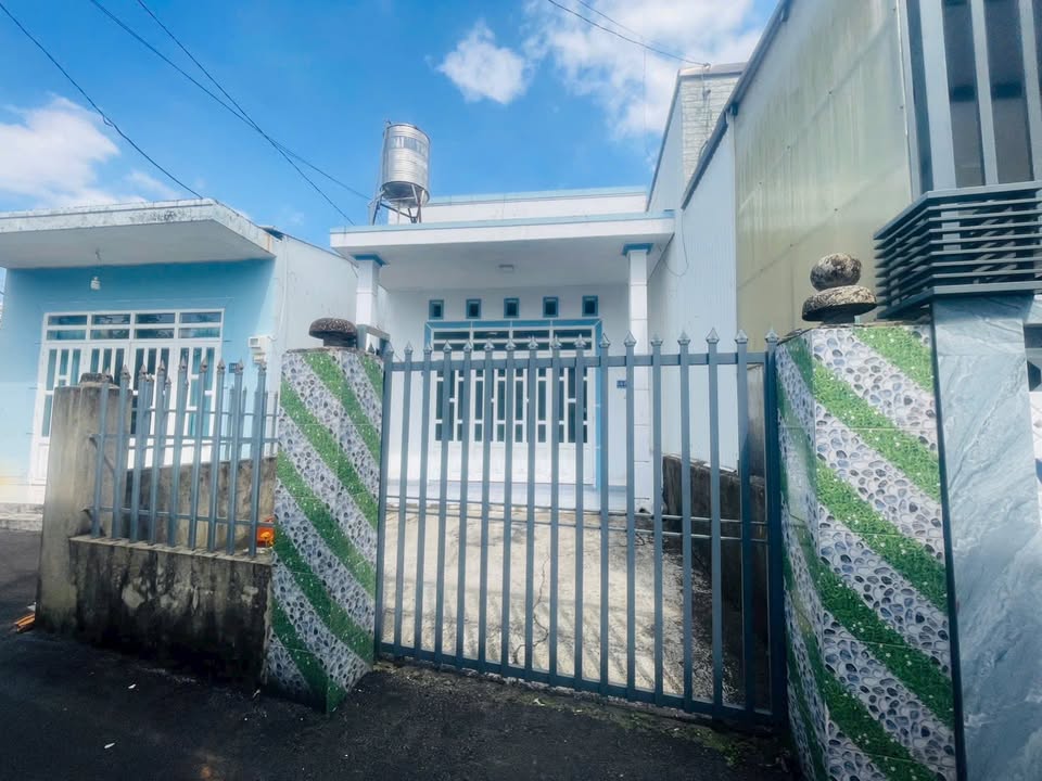 Nhà hẻm Huỳnh Thúc Kháng, Bảo Lộc 105m² giá 1.85 tỷ - Gần mọi tiện ích!