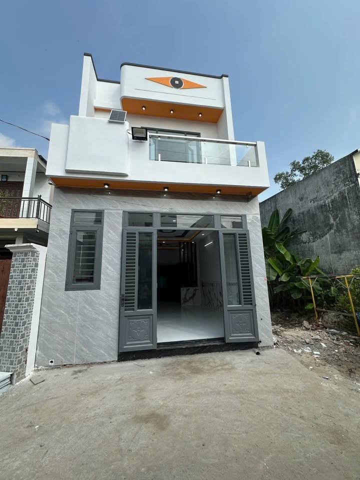 Nhà riêng 1 trệt 1 lầu tại Mỹ Hạnh Nam, Đức Hòa 75m² giá 2 tỷ - Sẵn sàng vào ở!