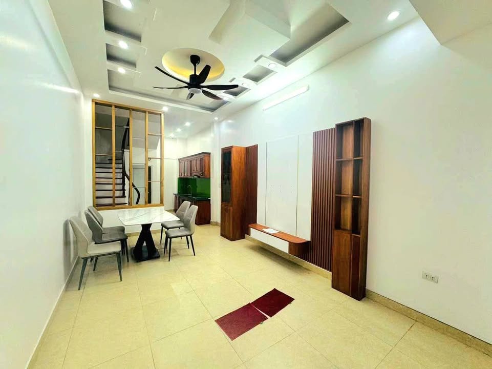 Nhà riêng Cầu Giấy 33m² giá 11.8 tỷ - Nhà đẹp ở ngay, giao thông thuận tiện!