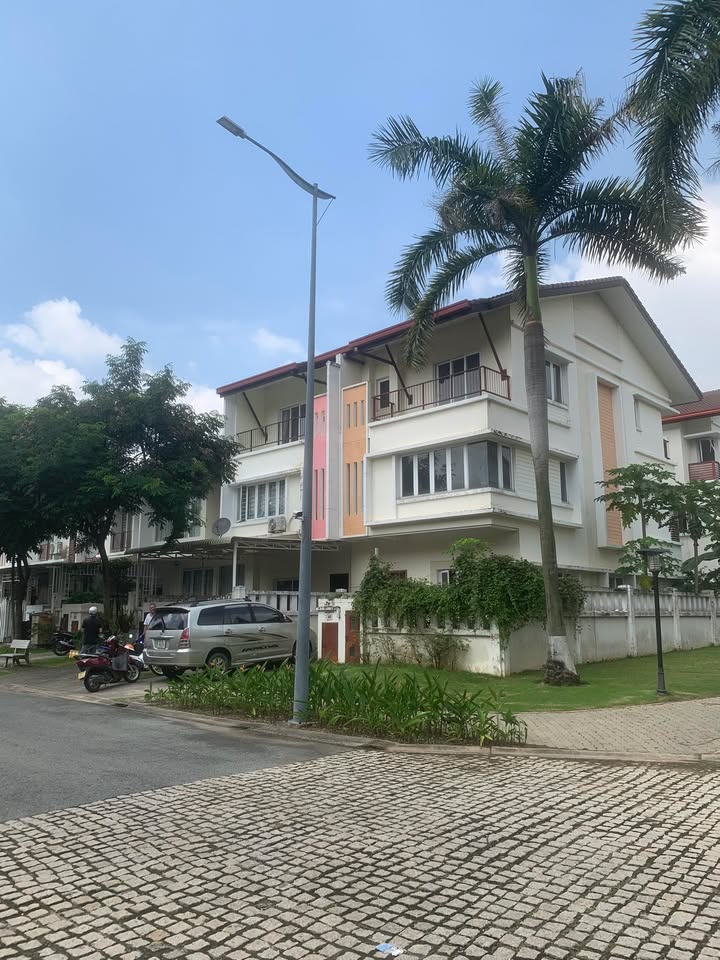 Townhouse Vườn Thiên Đàng 1, Bình Dương 180m² giá 4 tỷ - Căn góc sang trọng