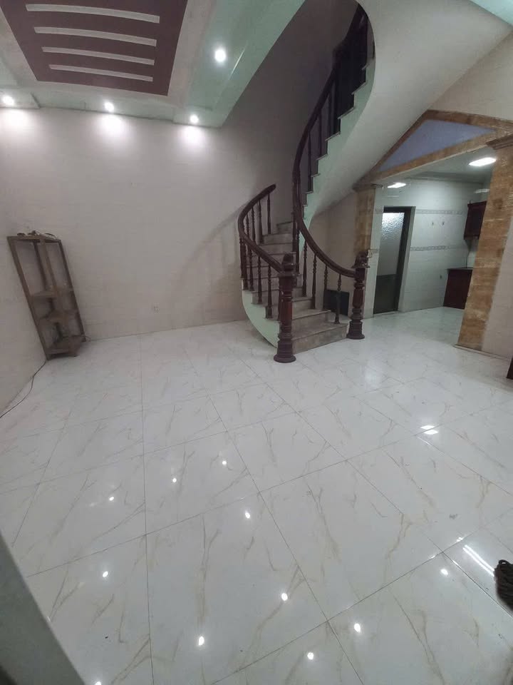 Nhà 2 tầng phố Lạch Tray 52.6m² giá 2.6 tỷ - Hướng Đông Nam, sổ đỏ chính chủ!