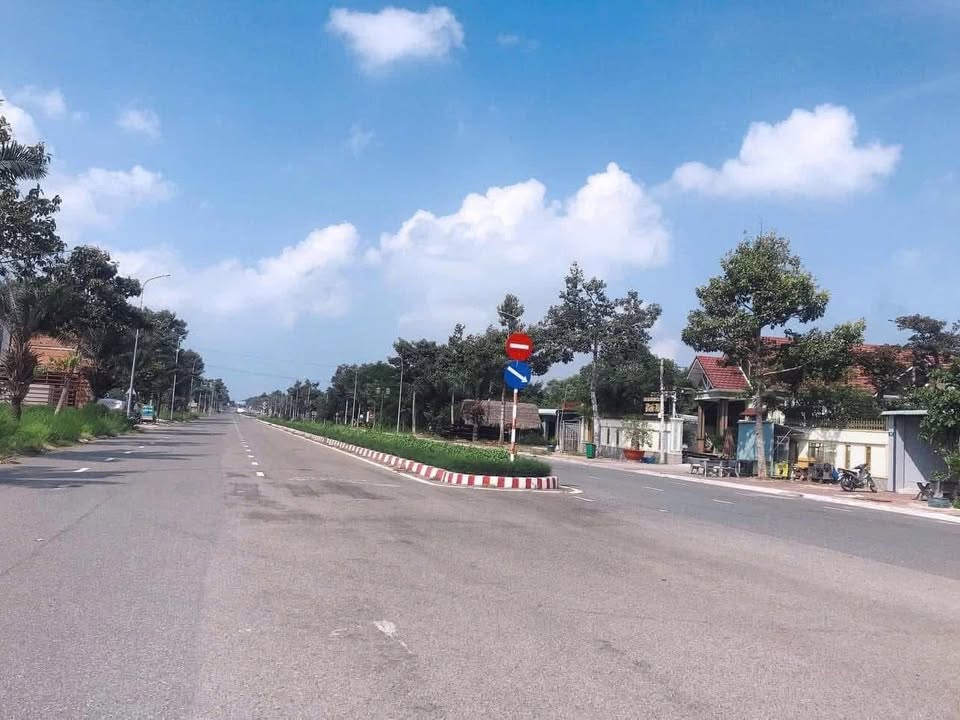 Đất nền mặt tiền Hùng Vương Thị trấn Long Hải 141m² giá 8 tỷ - Cơ hội đầu tư tuyệt vời!