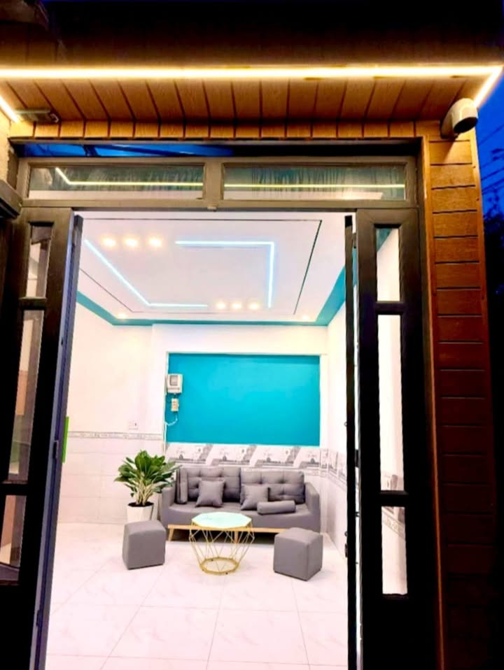 Nhà mới 2 tầng tại Xuân Thới Đông, 42m² giá 1.1 tỷ - Sẵn sàng vào ở ngay!