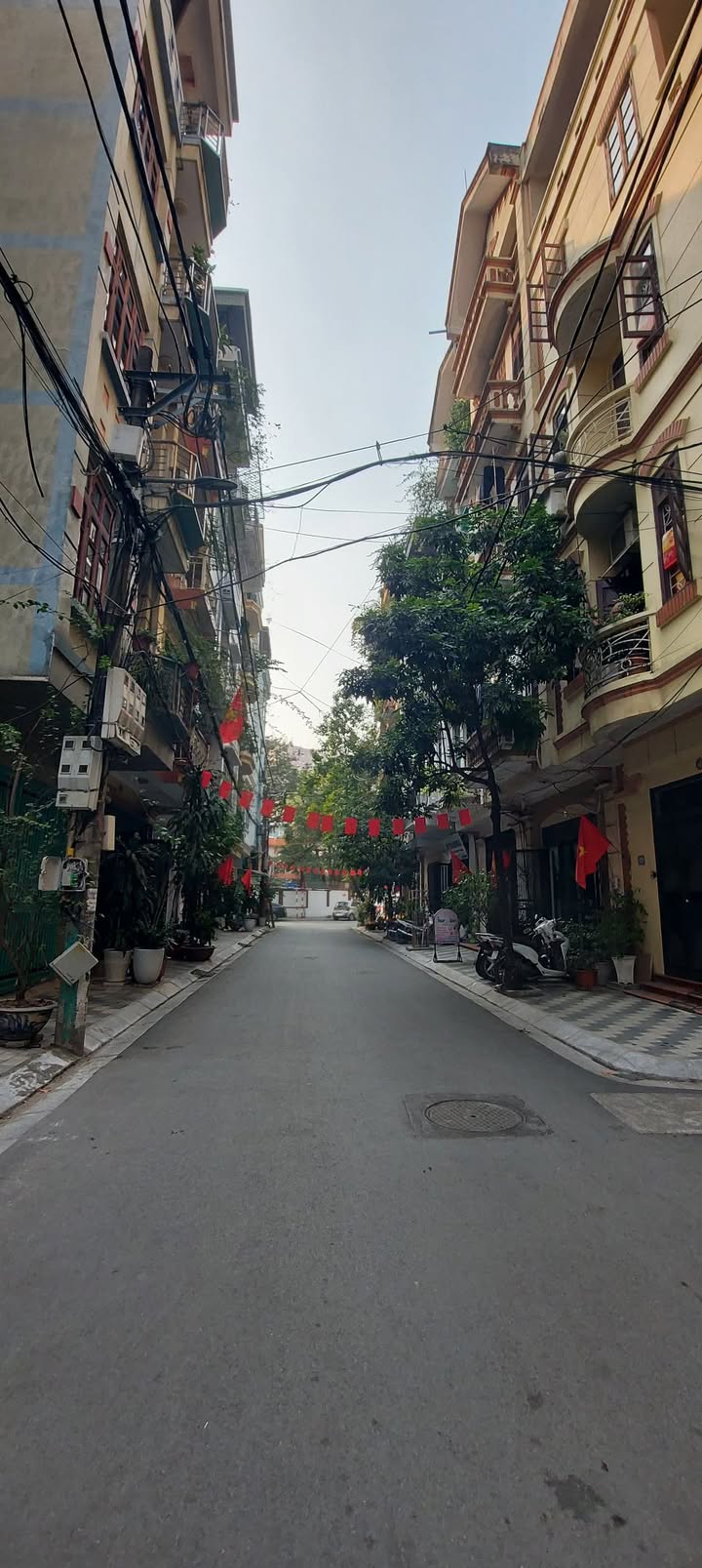 Nhà phố Nghĩa Đô Cầu Giấy 60m² giá 30 tỷ - Ô tô vào tận nhà!