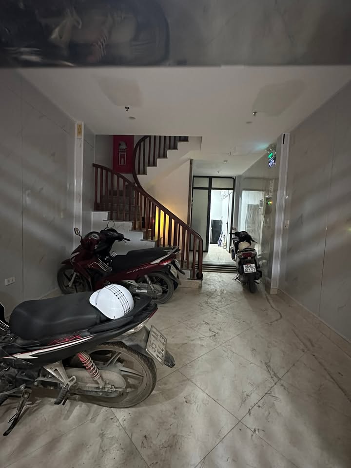 Nhà phố Mễ Trì Hạ 35m² giá 800 triệu - Ô tô sát nhà, vào ở ngay!