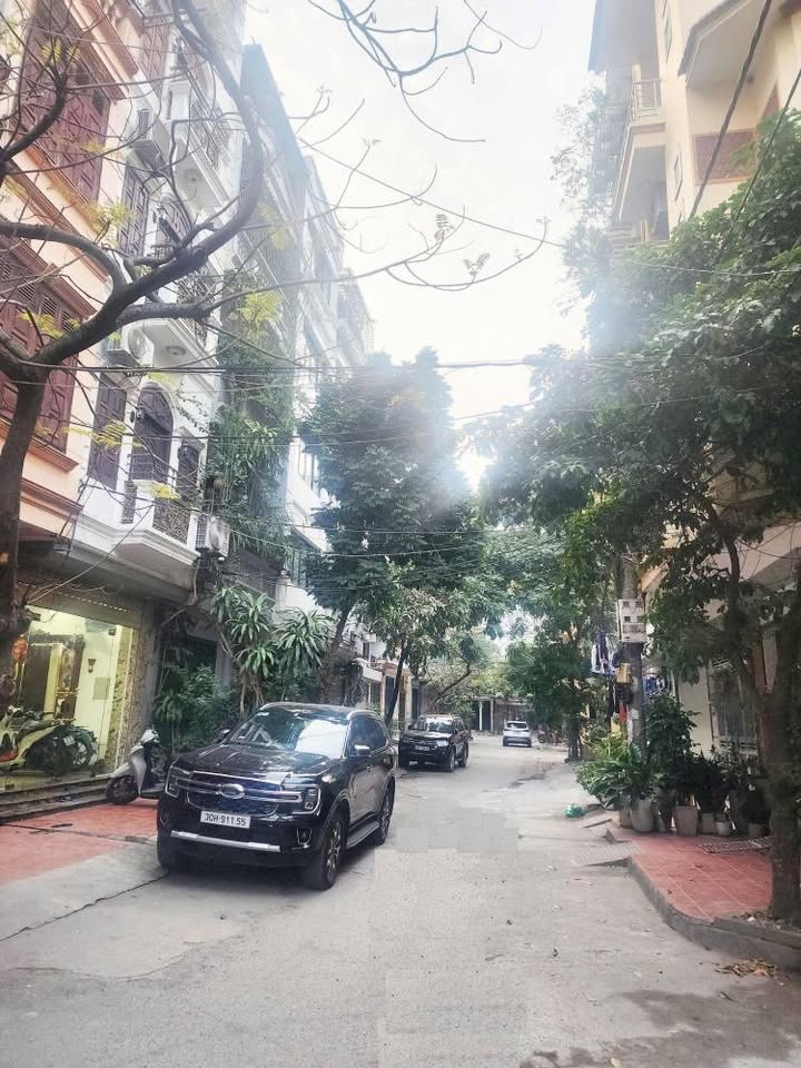 Nhà phố Đền Lừ, Quận Hoàng Mai 30m² giá 13.8 tỷ - Thiết kế hiện đại, sẵn sàng giao dịch!