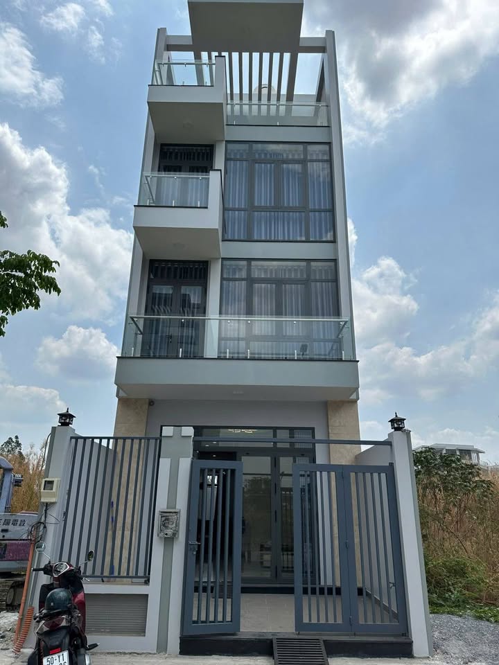 Townhouse KDC Xuân Thới Đông Hóc Môn 125m² giá 8 tỷ - Đầy đủ tiện nghi sống!