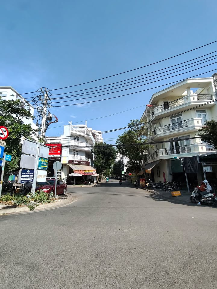 Nhà mặt tiền kinh doanh Phạm Hữu Lầu, Quận 7, 108m² giá 17 tỷ - Vị trí đắc địa cho đầu tư!