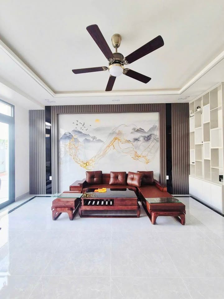 Nhà 3 tầng mới xây Hùng Vương 64m² giá 3.15 tỷ - Ô tô đỗ cửa, giao thông thuận tiện!