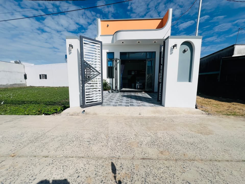 Nhà đẹp tại Ấp Rừng Dầu, Long An 100m² giá 1.9 tỷ - Kinh doanh nhỏ lý tưởng!