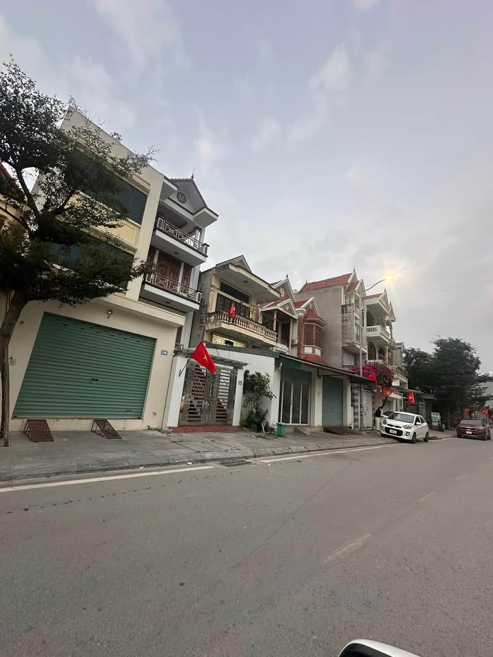 Nhà 4 tầng mặt đường EC Hùng Thắng 104m² giá 5.6 tỷ - Cơ hội đầu tư hấp dẫn!