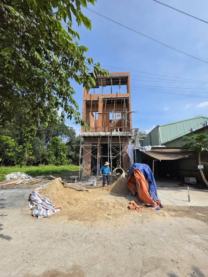 Nhà trệt lầu 124m² gần Ngã 4 Bình Chuẩn giá 3,8 tỷ - Sổ hồng riêng, chính chủ!