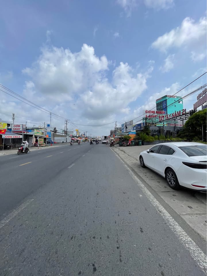 Bán nhà đường Nguyễn Tất Thành Cà Mau 260m² - Vị trí đắc địa, thuận tiện kinh doanh!