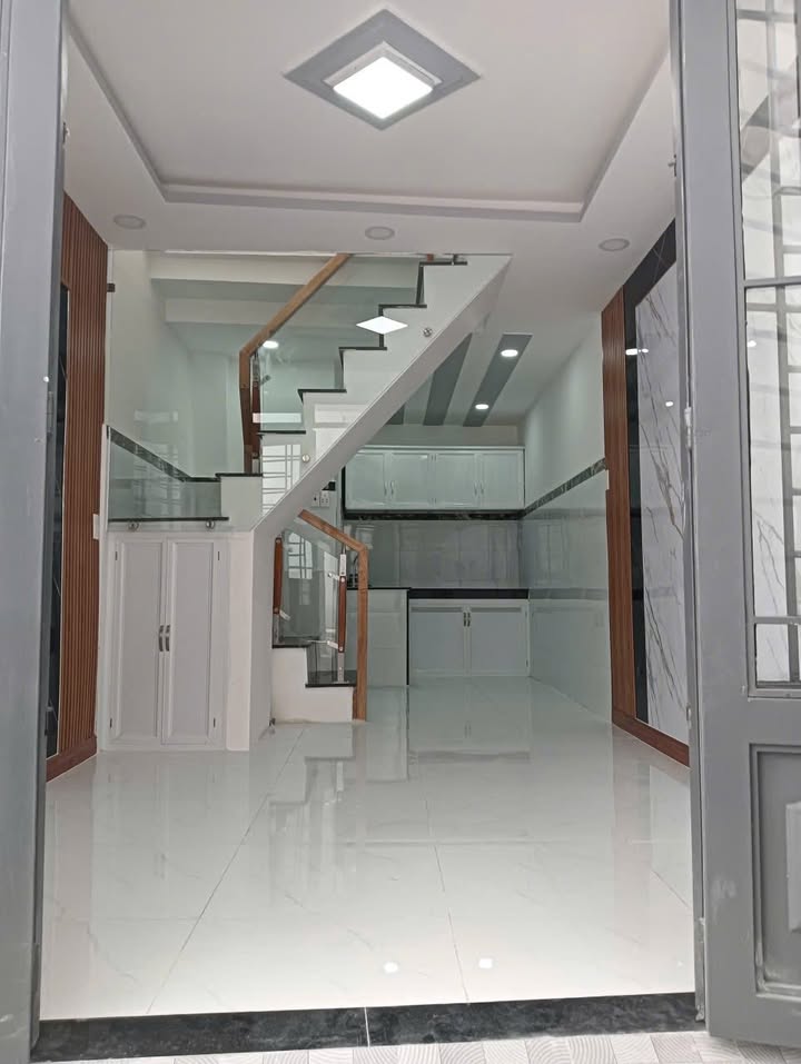 Nhà 1 Trệt 1 Lầu Đường 39 Hiệp Bình Chánh 27m² giá 1.65 tỷ - Gần khu dân cư sầm uất!