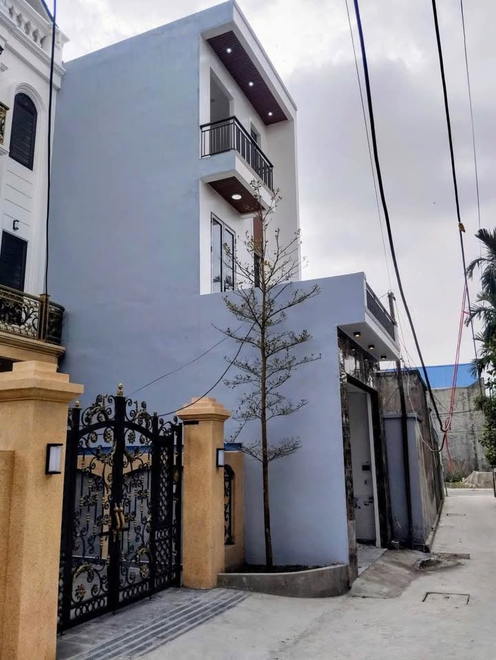 Nhà riêng 3 tầng Lương Quán, 62.5m² giá 2.7 tỷ - Ngõ ô tô vào tận nhà!