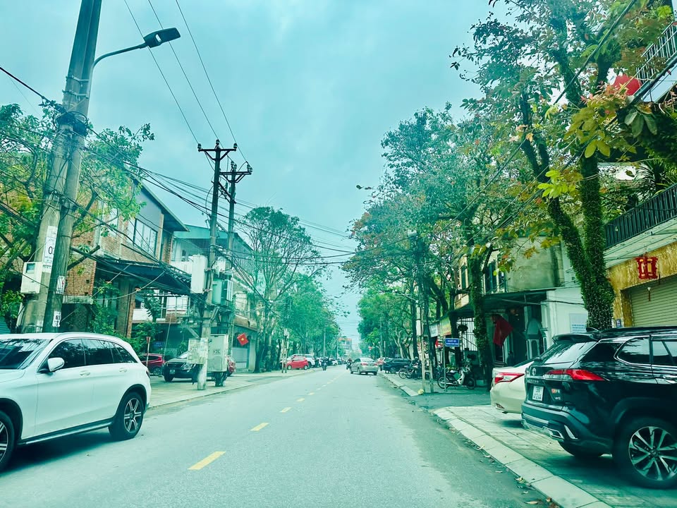 Bán nhà mặt đường Đặng Dung, Quận Ba Đình, 123m² giá 8 tỷ - Vừa ở vừa kinh doanh lý tưởng!