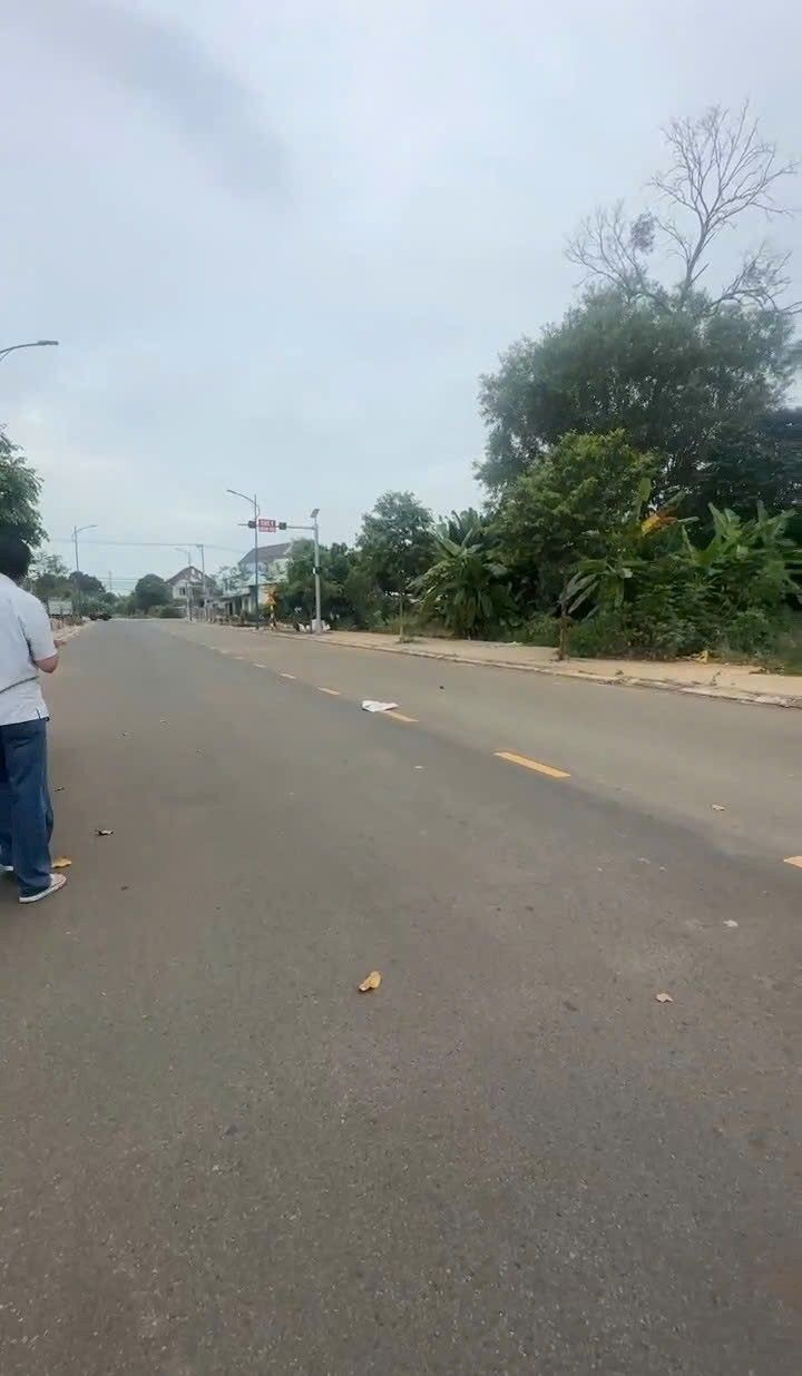 Nhà mặt tiền đường nhựa 135m² giá 2.47 tỷ - Kinh doanh thuận lợi!