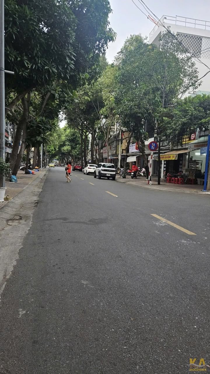 Nhà mặt tiền Hoàng Văn Thụ, Phú Nhuận 72m² giá 10,5 tỷ - Đầu tư sinh lời ngay!