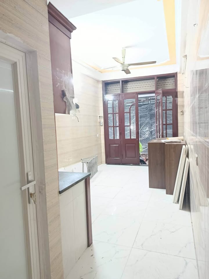 Nhà 4 tầng Đường Hữu Hưng, Quận Nam Từ Liêm, 25m² giá 2.7 tỷ - Ô tô đỗ cửa, sổ đỏ chính chủ!