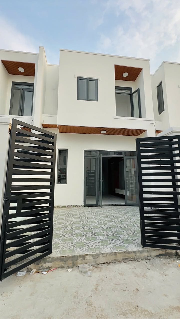 Bán gấp FrontHouse mặt tiền đường Huỳnh Văn Nghệ 100m² giá 2 tỷ - Đầu tư sinh lời!